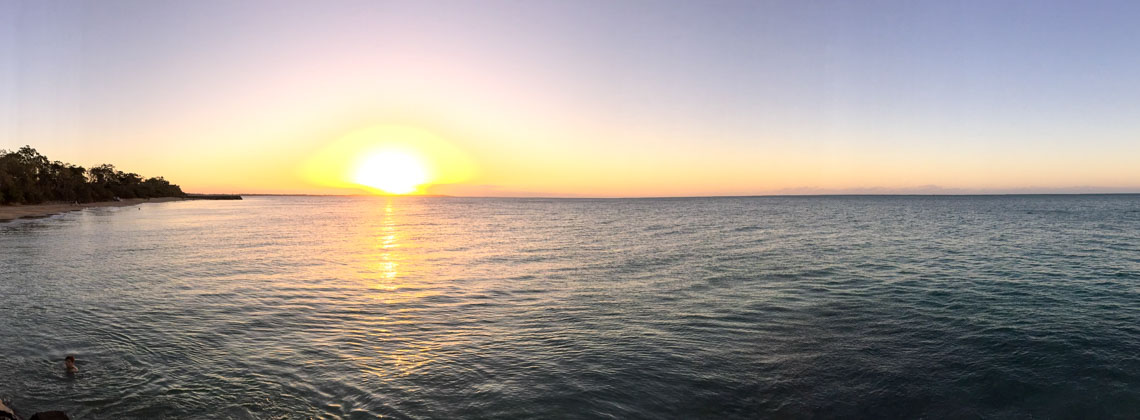 Der Sonnenuntergang über Hervey Bay