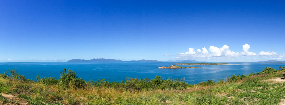 Aussicht auf die Whitsundays von Bowen aus.