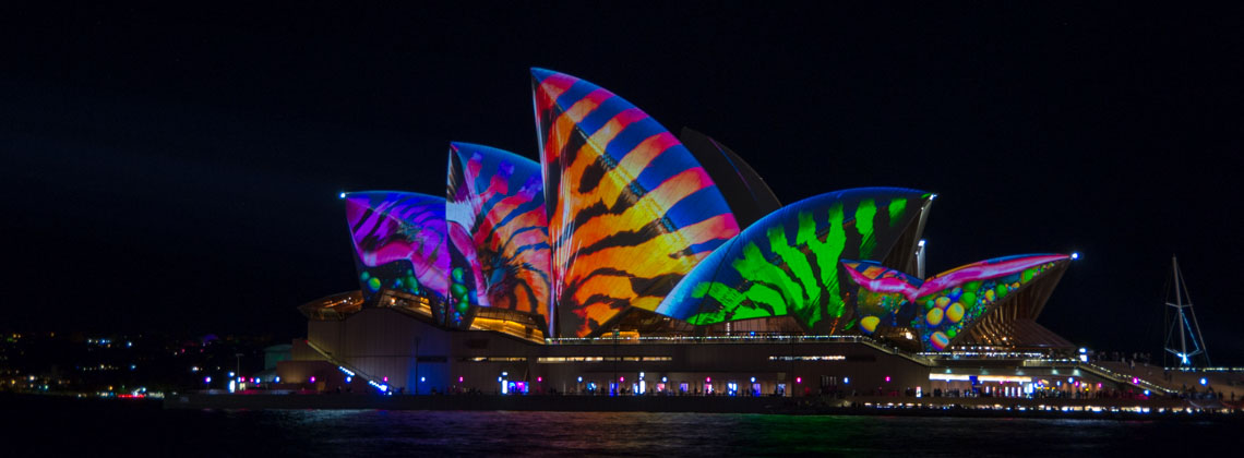 Die Sydney Oper mit der Animation des VIVID Lichterfestivals 2017