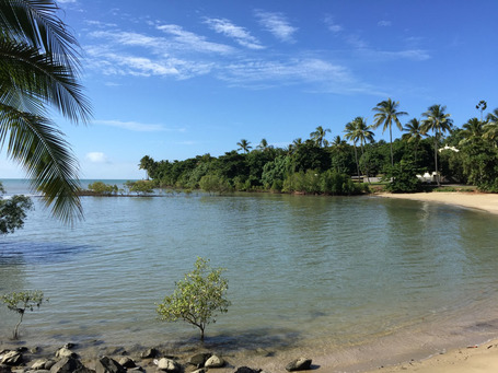 Eine kleine Bucht in der Innenstadt von Port Douglas