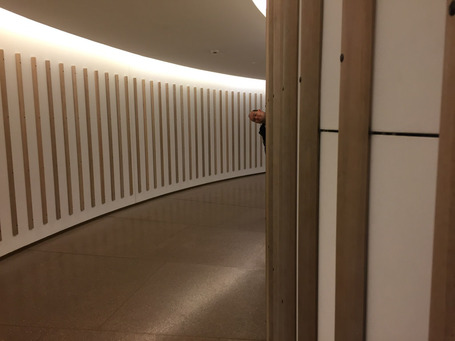 Sebastian Thoß auf der Suche nach den Toiletten in der Sydney Oper