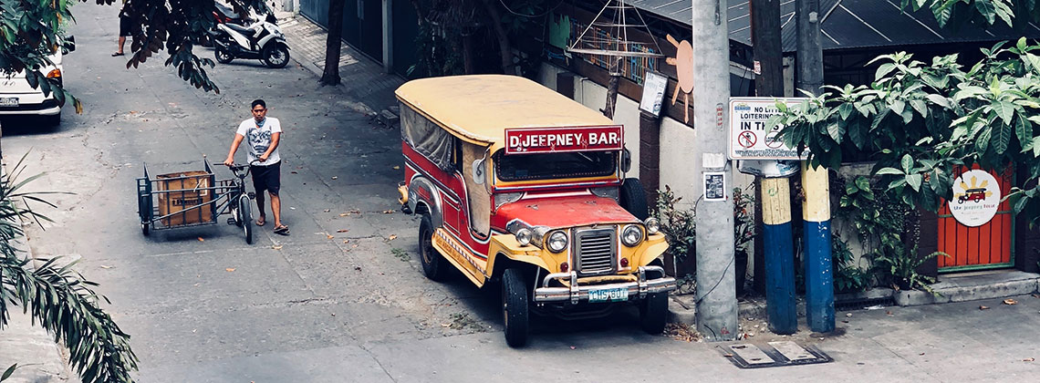 ein Jeepney in Manila. Hier sind das die lokalen Busse