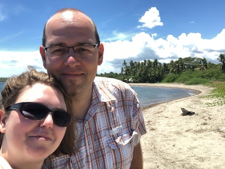 Steffi und Sebastian am Strand von Zamboanguita