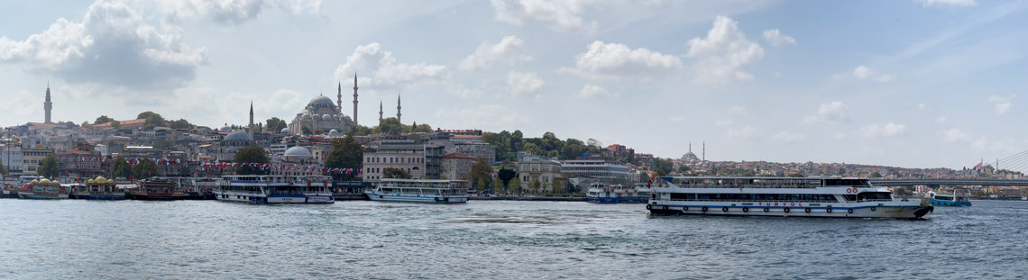 Der Blick in Istanbuler Altstadt von der Galata Brücke