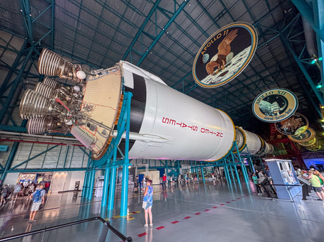 A complete Apollo rocket with lander