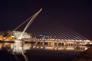 Die Harfe. Ein Brücke in Dublin