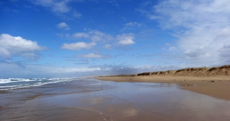Strand in Anna Bay. Links Wasser, Rechts Endlose Sanddünen und vor uns keine Menschenseele